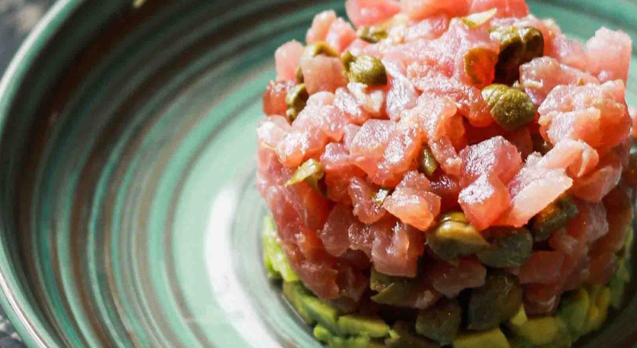 Tartare au saumon sur son lit d’avocat