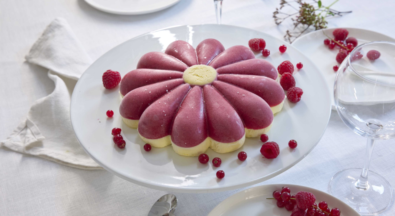 Gâteau glacé vanille et fruits rouges